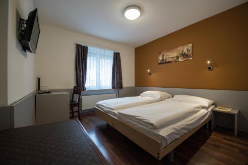 Double Room image 5