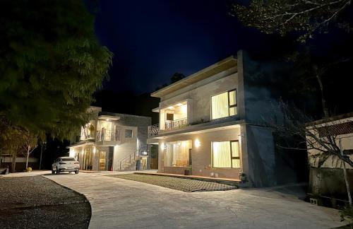 日日安泊 in Shitan Township