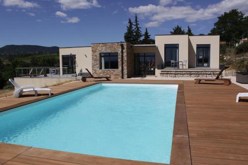 Maison contemporaine piscine avec vue panoramique gîte à louer La maison des Petites Ferratières 
