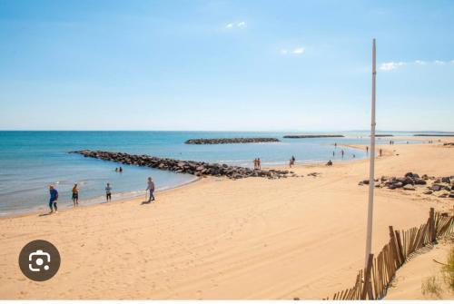 Beach, Mobil home spacieux 6-8 pers, camping 4 etoiles, la Carabasse near Le Saint Pierre