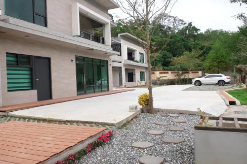 日日安泊 in Shitan Township