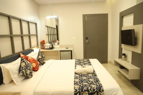 Deluxe Double Room image 5