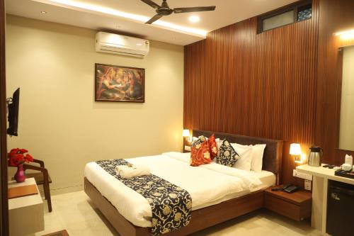 Deluxe Room image 10