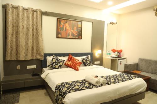 Deluxe King Suite image 9