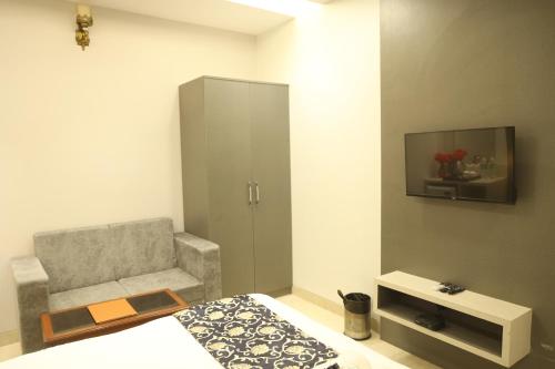Deluxe King Suite image 1