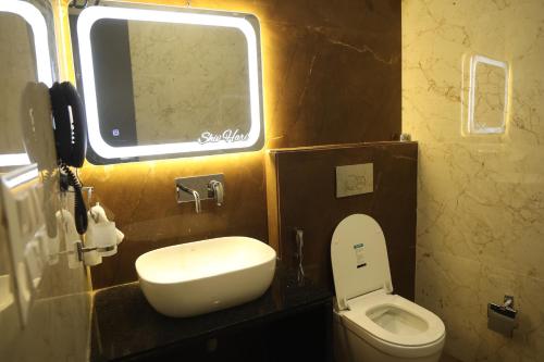 Deluxe Room image 6