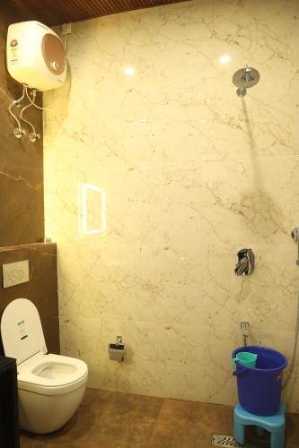 Deluxe Room image 5