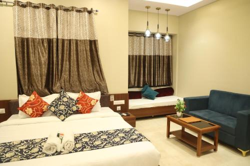 Deluxe Double Room image 7