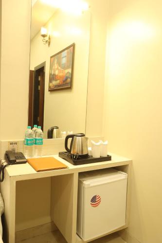 Deluxe Room image 3