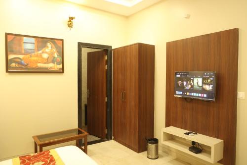 Deluxe Room image 2