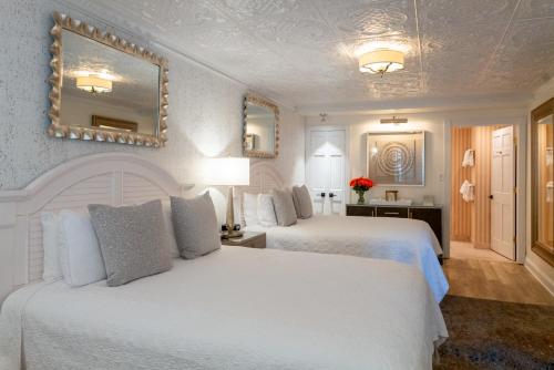 Chateau Inn and Suites - image 11
