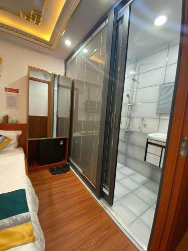 Standard Double Room image 4