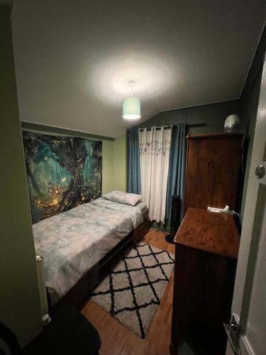 room near Luton center room near Luton center