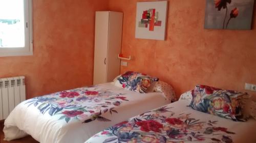 2 twin beds