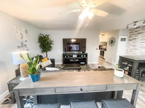 Modern Condo Central Huron Boat Basin Area in ヒューロン（OH）