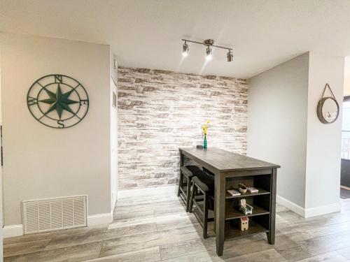 Modern Condo Central Huron Boat Basin Area Modern Condo Central Huron Boat Basin Area