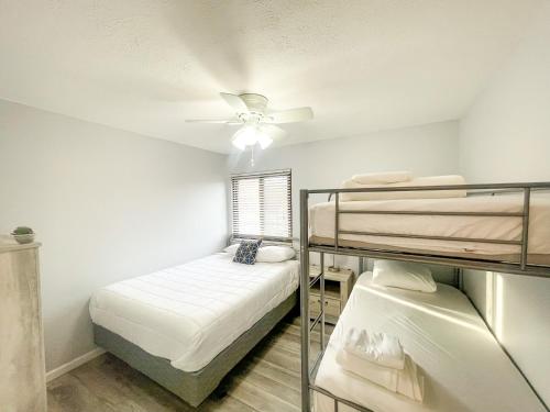 Modern Condo Central Huron Boat Basin Area Modern Condo Central Huron Boat Basin Area