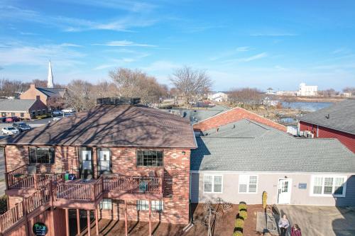 Modern Condo Central Huron Boat Basin Area Modern Condo Central Huron Boat Basin Area