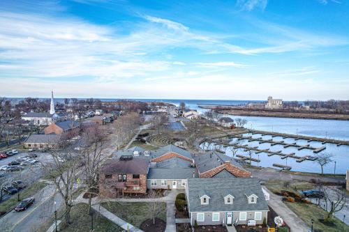 Modern Condo Central Huron Boat Basin Area in ヒューロン（OH）