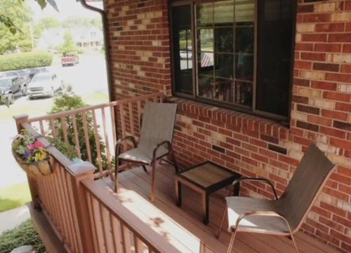 Modern Condo Central Huron Boat Basin Area Modern Condo Central Huron Boat Basin Area