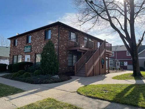 Modern Condo Central Huron Boat Basin Area Modern Condo Central Huron Boat Basin Area