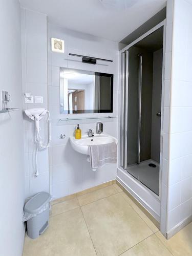 Double Room image 5