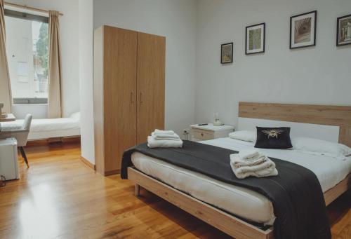 1 king bed, 2 twin beds