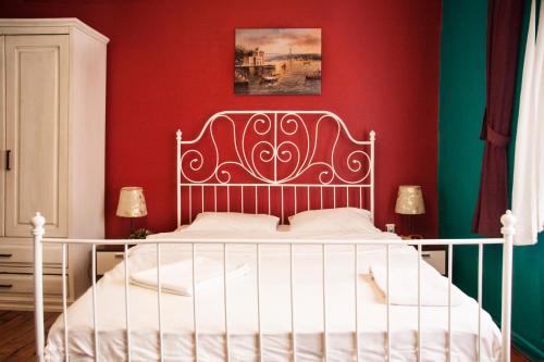 Cheers Midtown Hostel Room Type - Deluxe Triple Room with Private Bathroom Cheers Midtown Hostel Room Type - Deluxe Triple Room with Private Bathroom