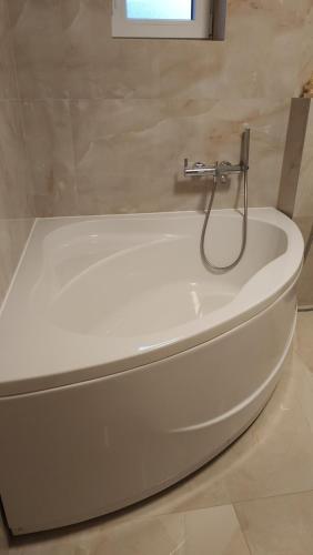 Apartmani Dobrinja--Big bathroom-Free parking