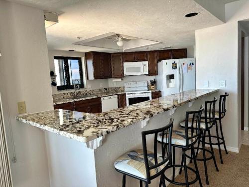 SHERWIN Luxury 2 BR Oceanview Condo 1107 - Sun all day from 3 private balconys in Daytona Beach, USA