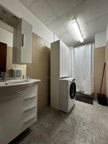 حمام, D1 Frankfurt 230m2 - 7 Einzelzimmer mit 2 Parkplätzen (D1 Frankfurt 230m2 - 7 Einzelzimmer mit 2 Parkplatzen) in دري ايش