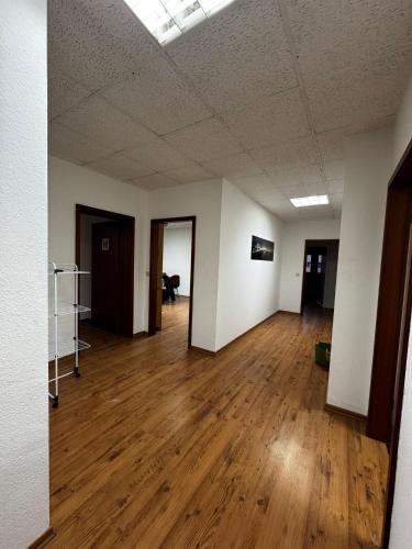 المنظر الخارجي, D1 Frankfurt 230m2 - 7 Einzelzimmer mit 2 Parkplätzen (D1 Frankfurt 230m2 - 7 Einzelzimmer mit 2 Parkplatzen) in دري ايش