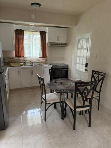 Cocina, Sakari Ventures Apartments in Bridgetown