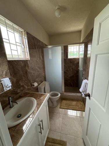 Ducha, Sakari Ventures Apartments in Bridgetown