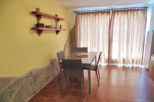 Зручності, Cozy apartment in Collado Villalba 100 m² with open garden in Лєганес