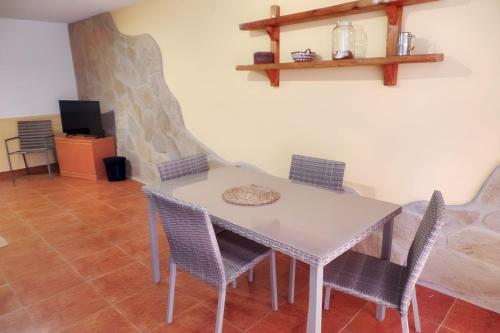 Зручності, Cozy apartment in Collado Villalba 100 m² with open garden in Лєганес