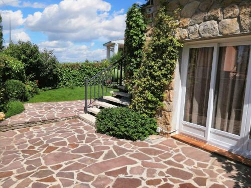 Зовнішній вигляд готелю, Cozy apartment in Collado Villalba 100 m² with open garden in Лєганес