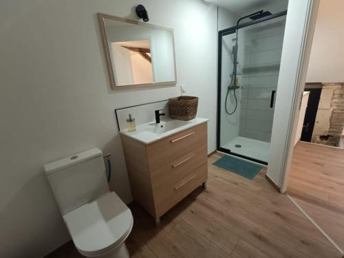 Badkamer, Maison cosy à Touillon (Maison cosy a Touillon) in Touillon