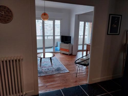 Le Flow d'Issoire - Charmant appartement avec terrasse in อิสซัวร์