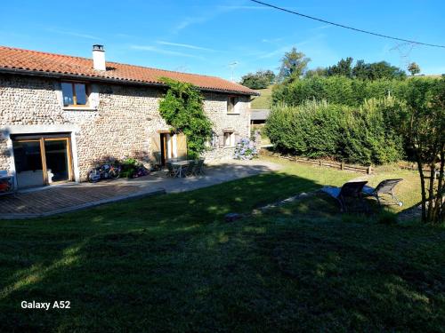 Les coqs de Mirebois ,Maison de campagne de 200 M2 pour 10 Personnes gîte à louer Les Effeuillers