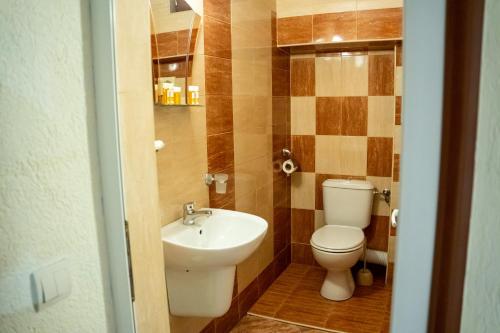 Double or Twin Room image 10