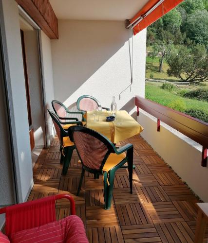 balkon/terras, Fleur des alpes, Les Edelweiss in Charmey