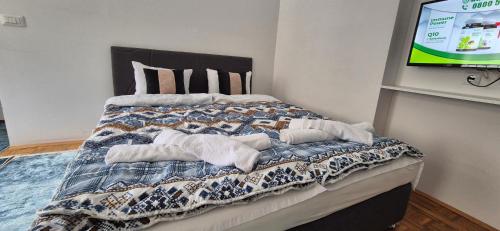 Apartment A with free parking - image 3
