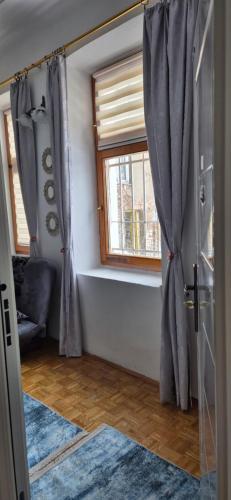 Apartment A with free parking - image 2