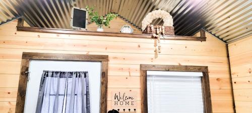 6 White Rose Tiny Home by Vacation Your Way in Hico, USA