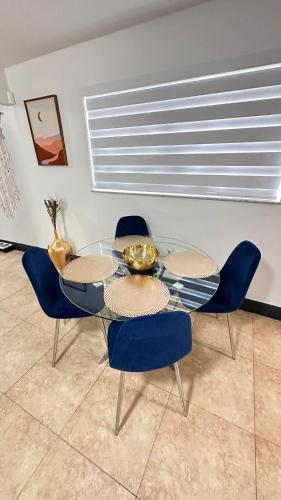 Stylish Escape by Miami International Airport in ไฮอาลีอาห์ (FL)