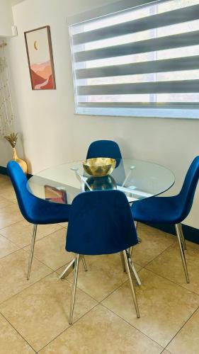 Stylish Escape by Miami International Airport in ไฮอาลีอาห์ (FL)