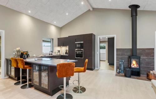 keuken, Gezellig Huis In Hadsund Met Wifi (Cozy Home In Hadsund With Wifi) in Hadsund