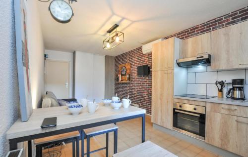 Cozy Apartment In Fréjus With Wifi - image 3