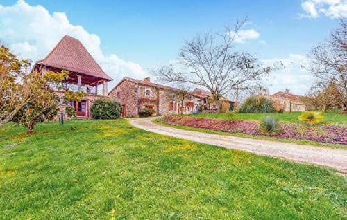 2 Bedroom Lovely Home In Bussière-Badil gîte à louer Les Tuillères